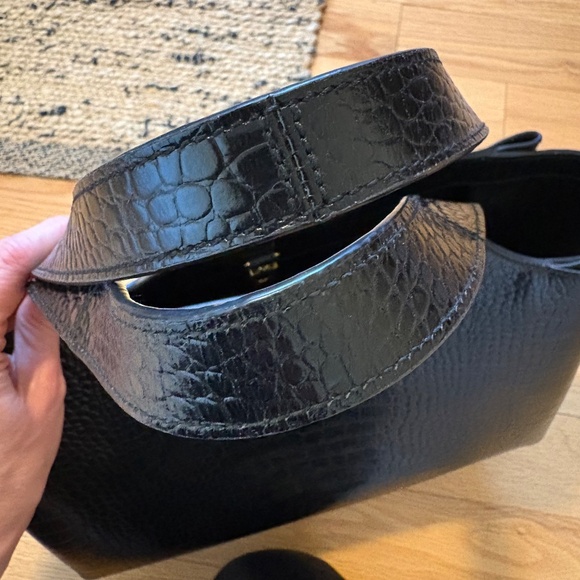 The Curated black crocodile tote bag, discontinued style - Picture 5 of 9
